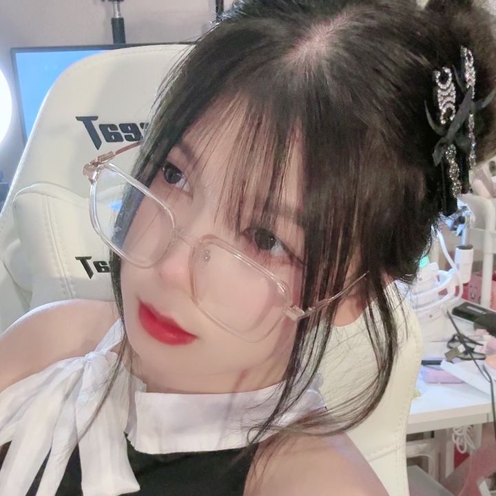 👸𝐌𝐢𝐥𝐝 𝐐𝐮𝐞𝐞𝐧👑🍯🫧V.2