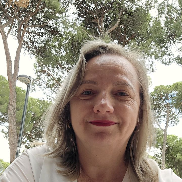 Angela 52