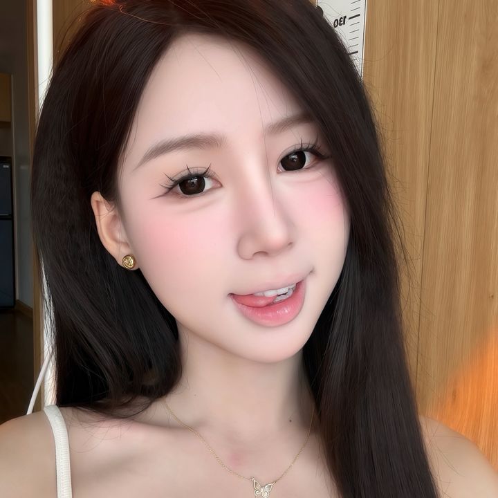 Huyền My livetream