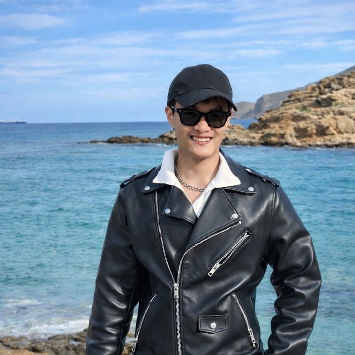 Felix đang trả nợ nửa tỷ.