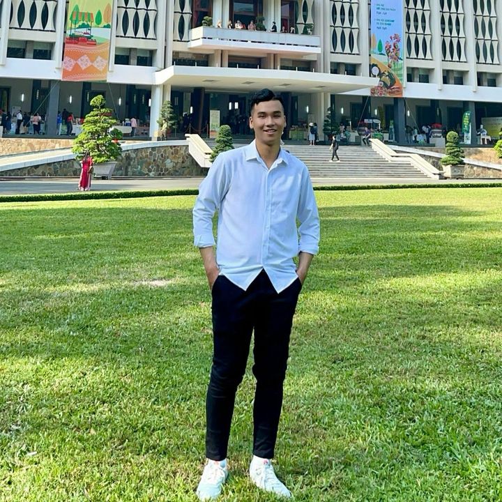 Anh Chàng Thích Review