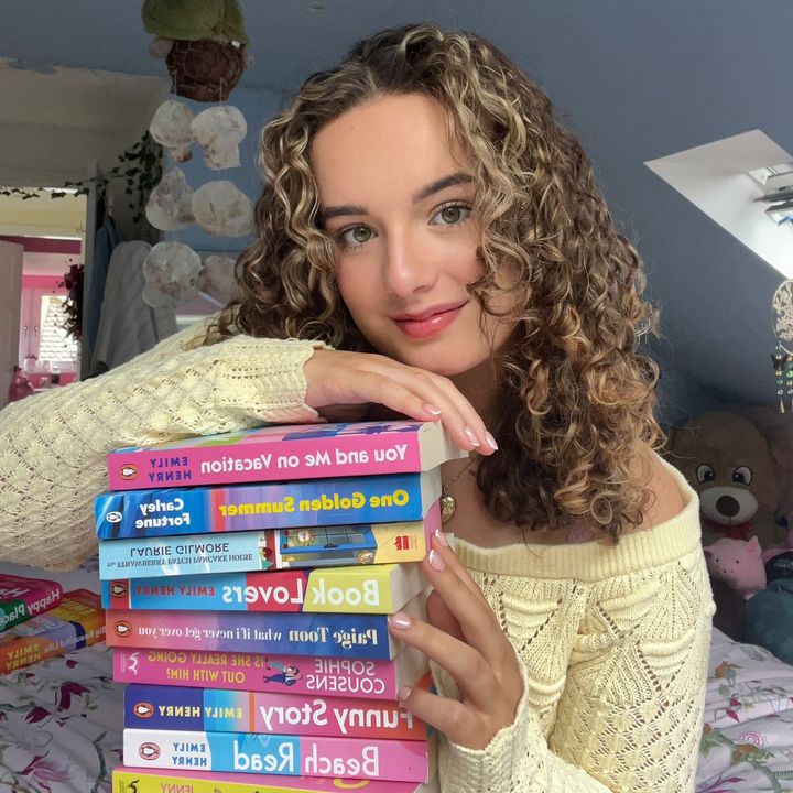 Holly’s Bookshelf ✨🌷