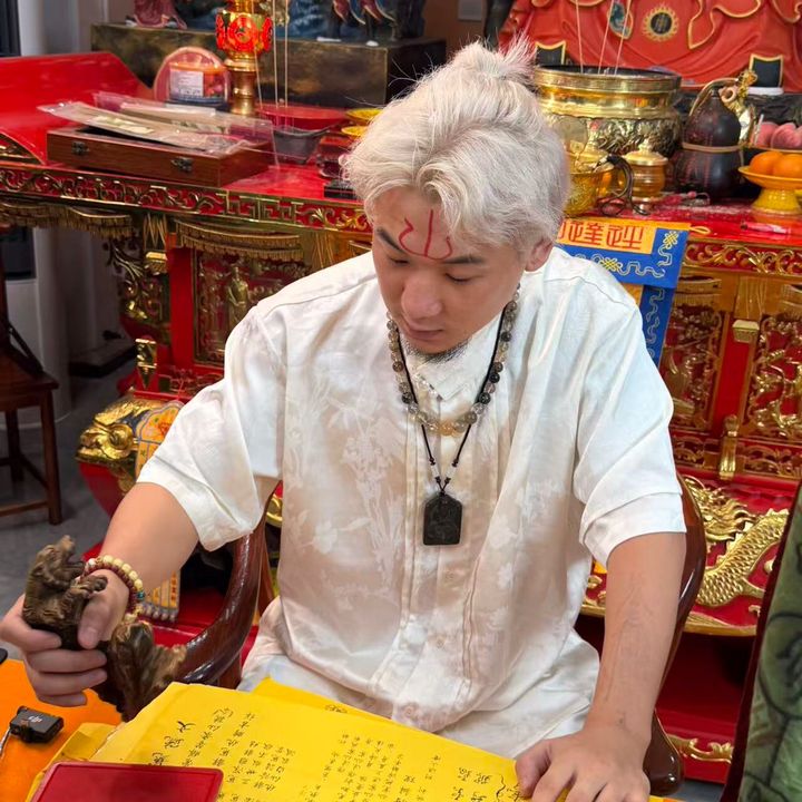 神通白龙老师（图片查因果）