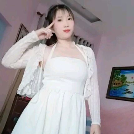 E là Huyền