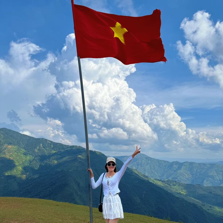 Mắt kính Cô Ba