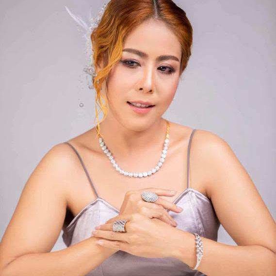 Zin Mar Oo မြန်မာရွှေထည်