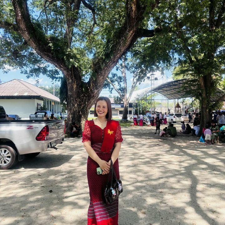 ส้ม💖ဗှ်ေတိတ်အာ💁♀️