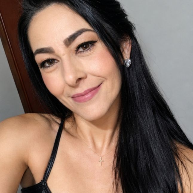Elly flores