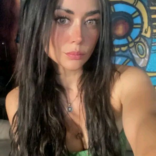Lía 🎤✨️🚲🌸⚖️📚