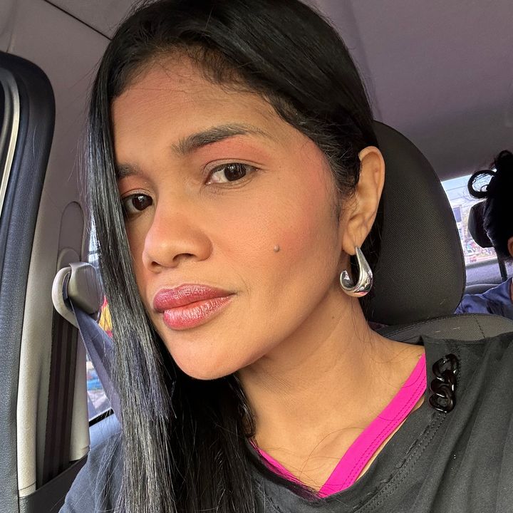 Renata Tuji/ tik tok shop