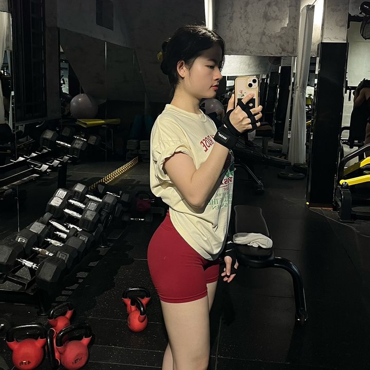 Xử nữ tập gym