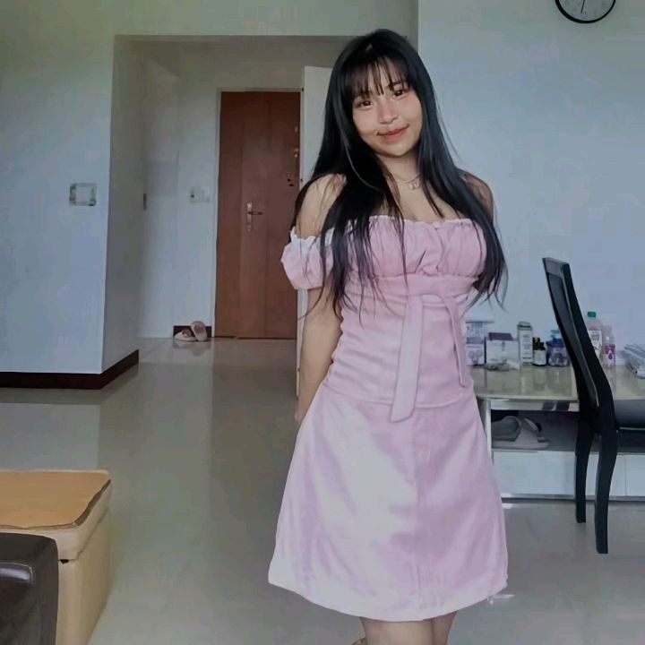 ဒေါ်မဲလုံး(အိမ်ပြေးလူငယ်)🇸🇬