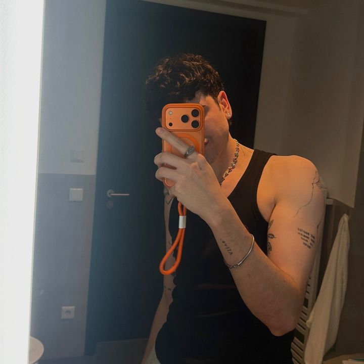J