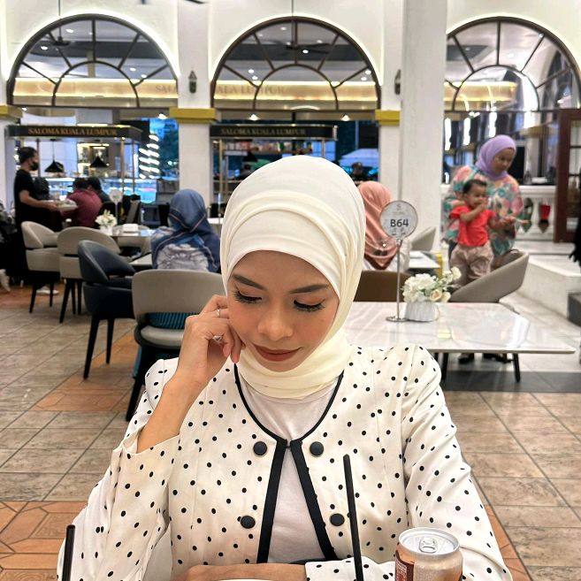 NF 🎀 The Shopaholic