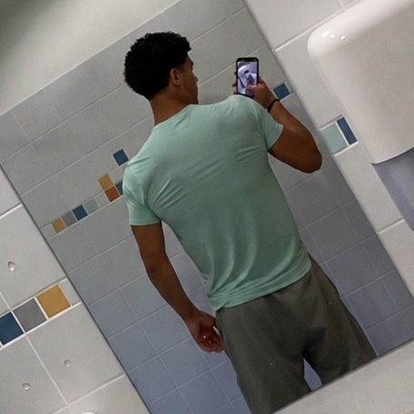 Mo