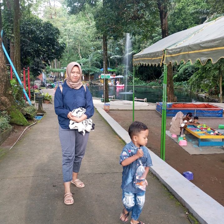Omah tengah sawah