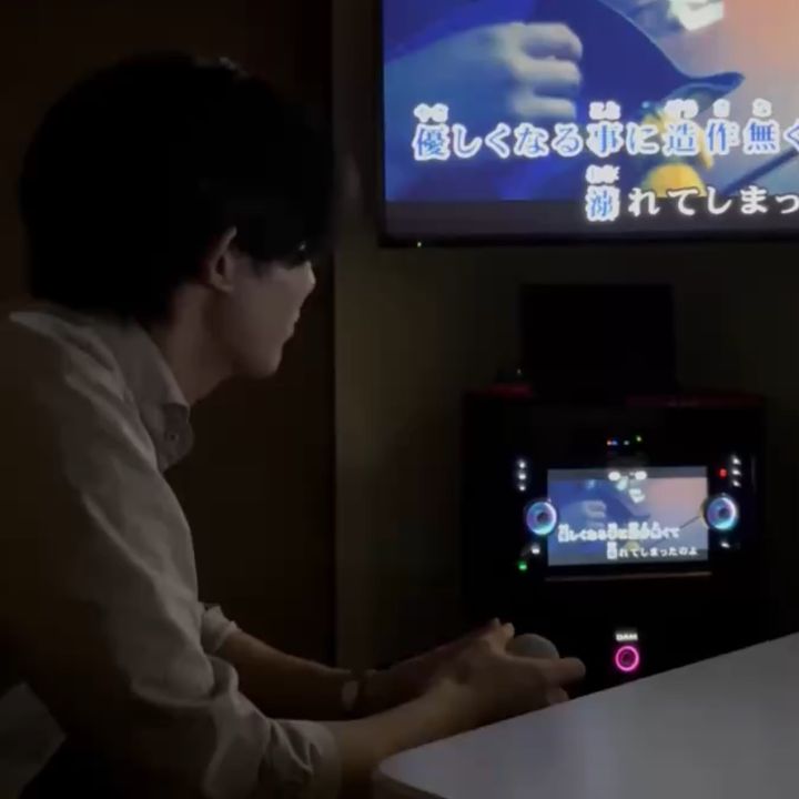 歌う上司田中さん