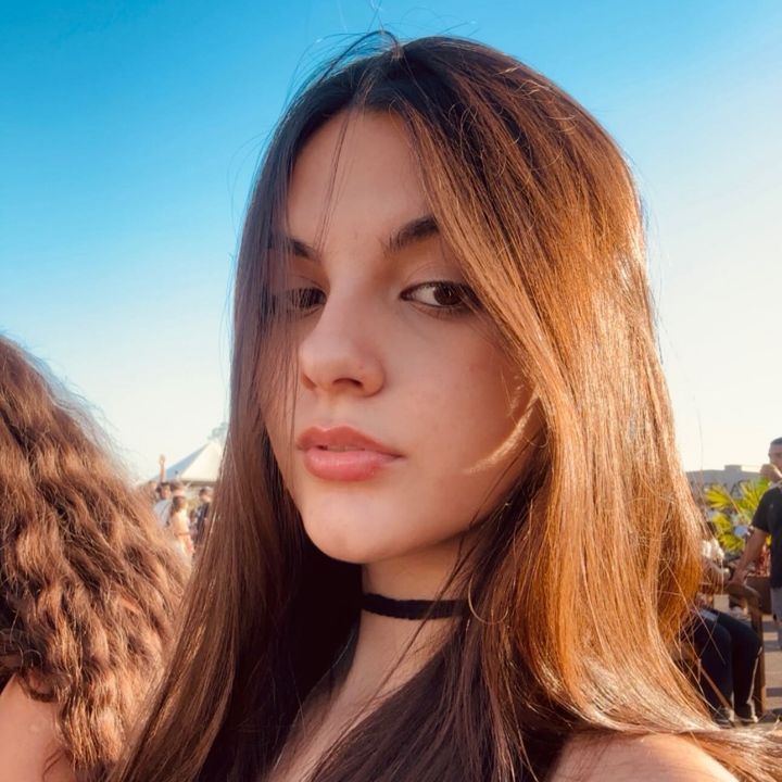 Adrielly Camila