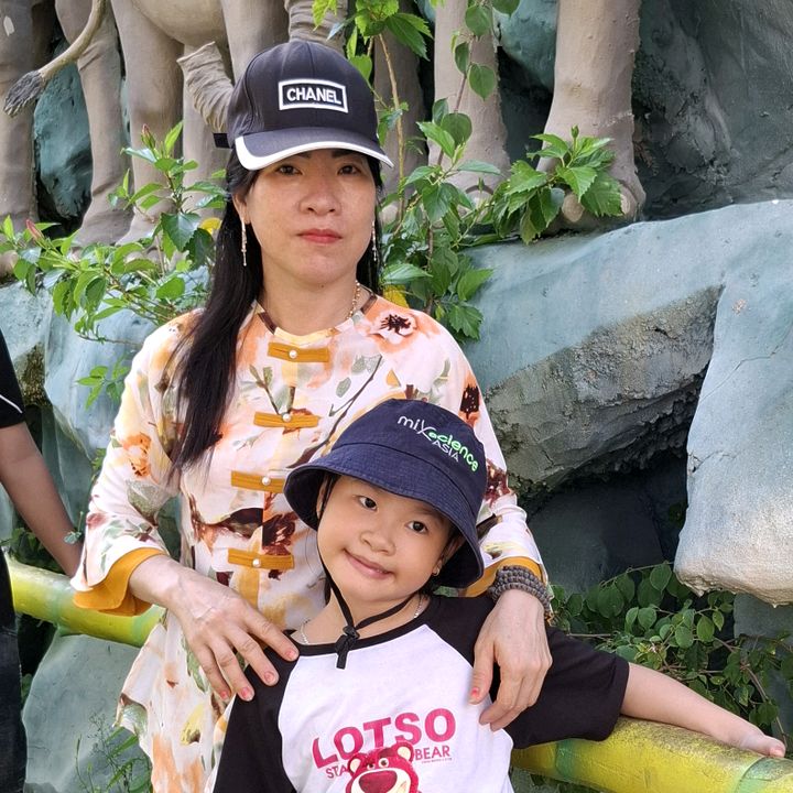 Mẹ bé Phụng