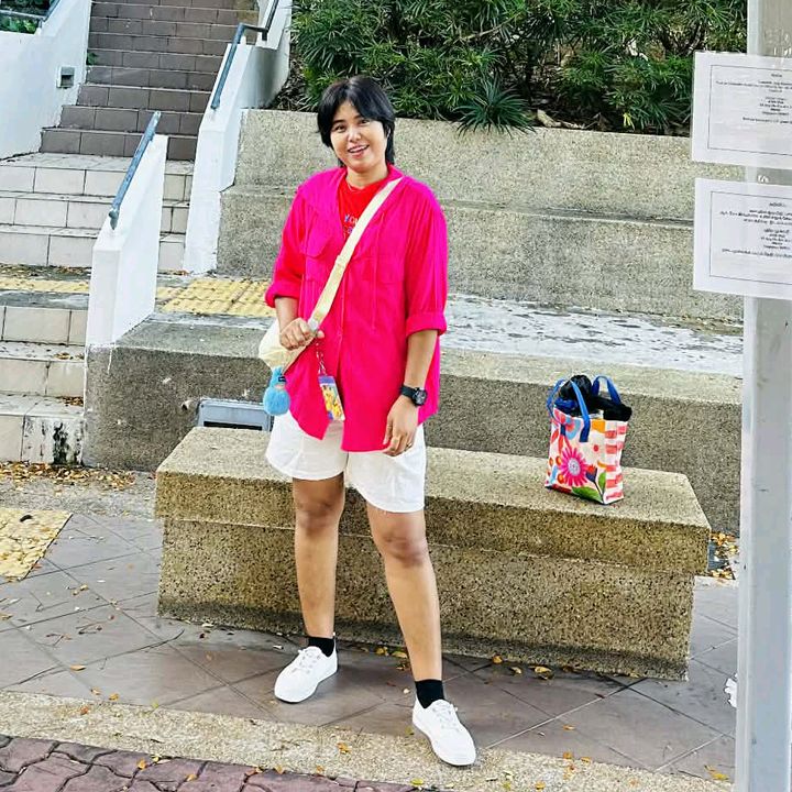 Daw Khaing Khaing ဝေ🐷🇲🇲🇸🇬