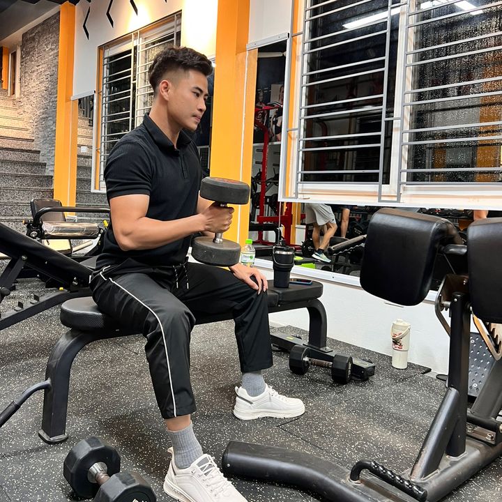 Chiều Mắt Xếch