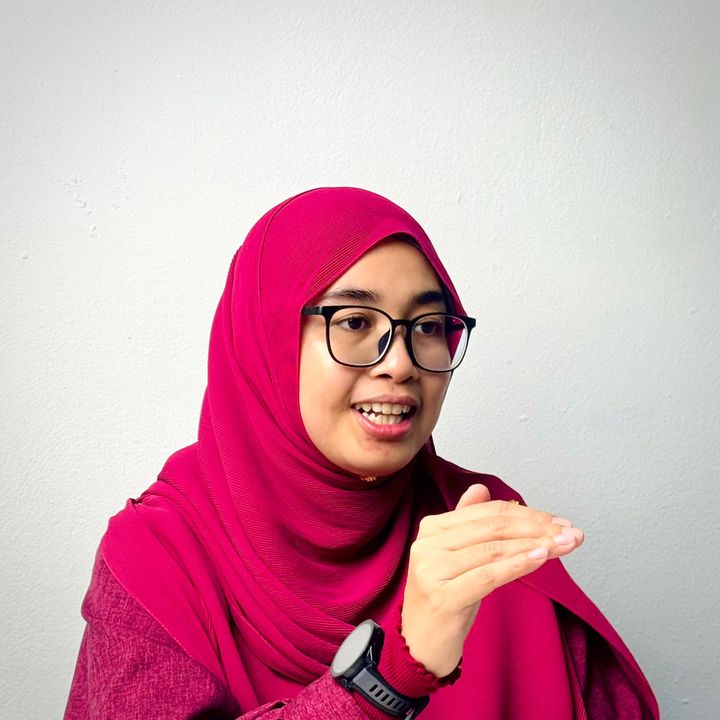 Dr Nadia | Saintis Madu