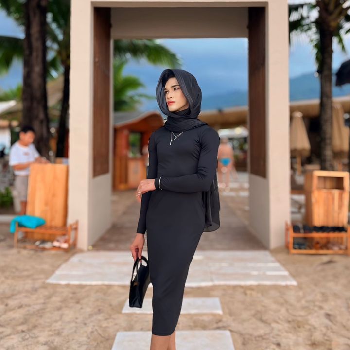 Madam_Poza