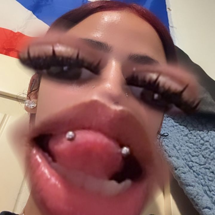 👩🏻‍❤️‍💋‍👩🏻