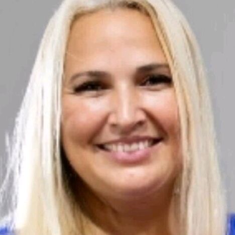 ADORADORA Hellen Susan