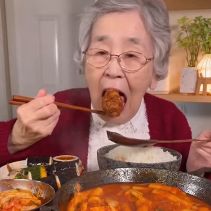 AIミツコ(78)👵