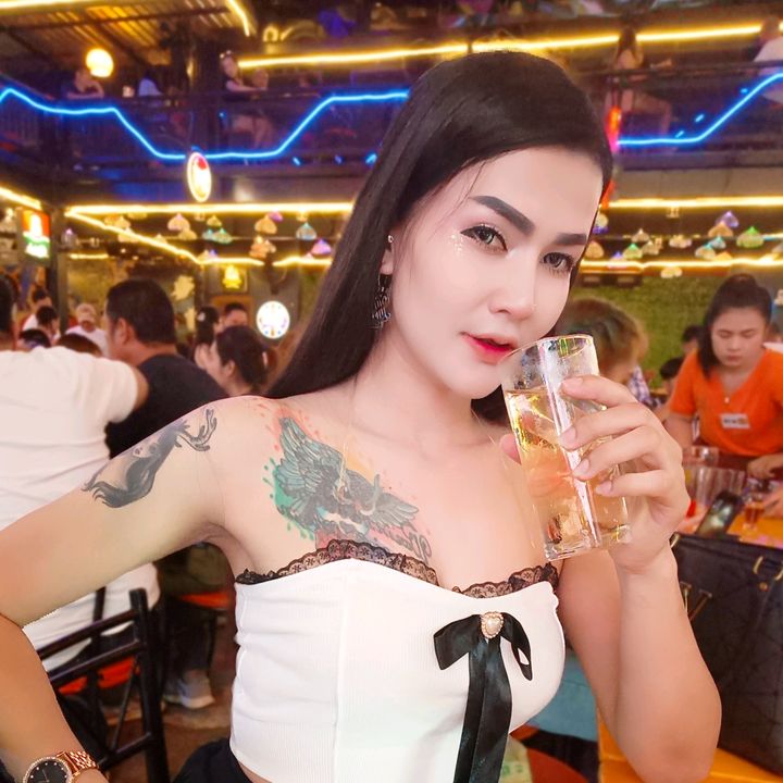 อเวจี สีชมพู
