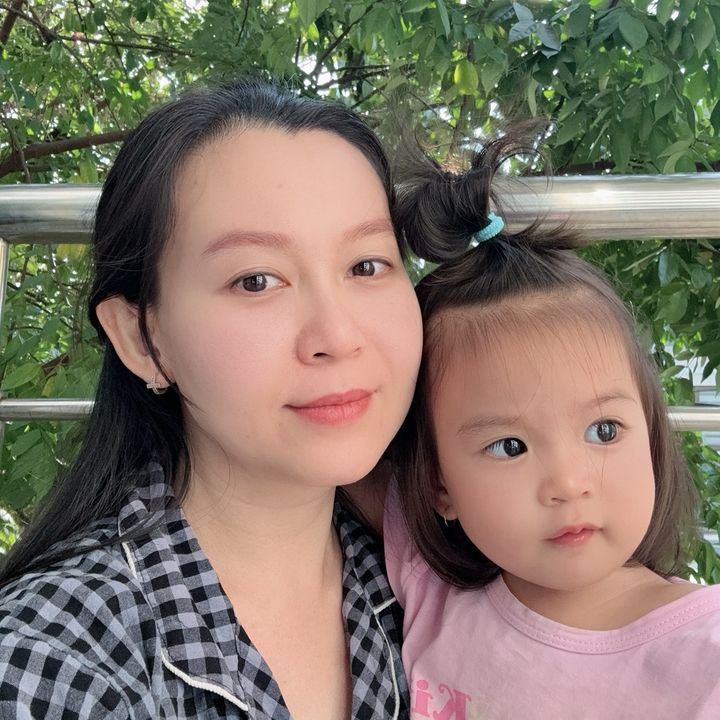 Nguyên mẹ bé Bông