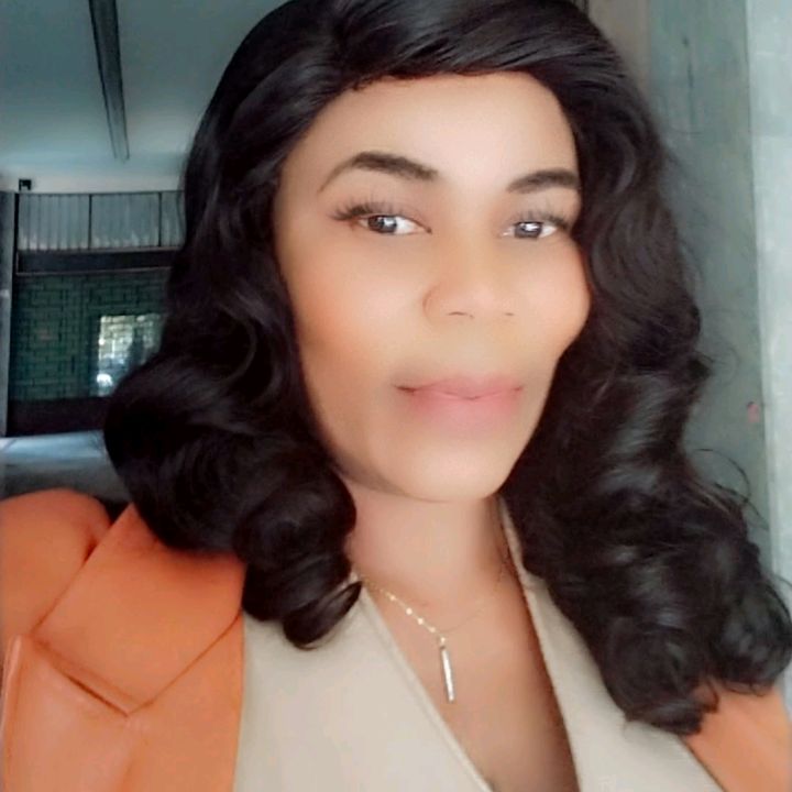 Ella Nomel