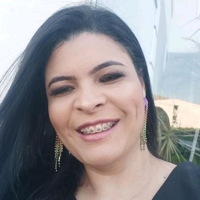 vania Macedo