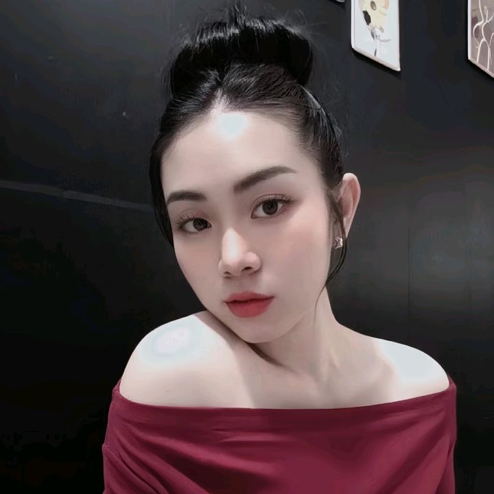 Diễm Hay Cười