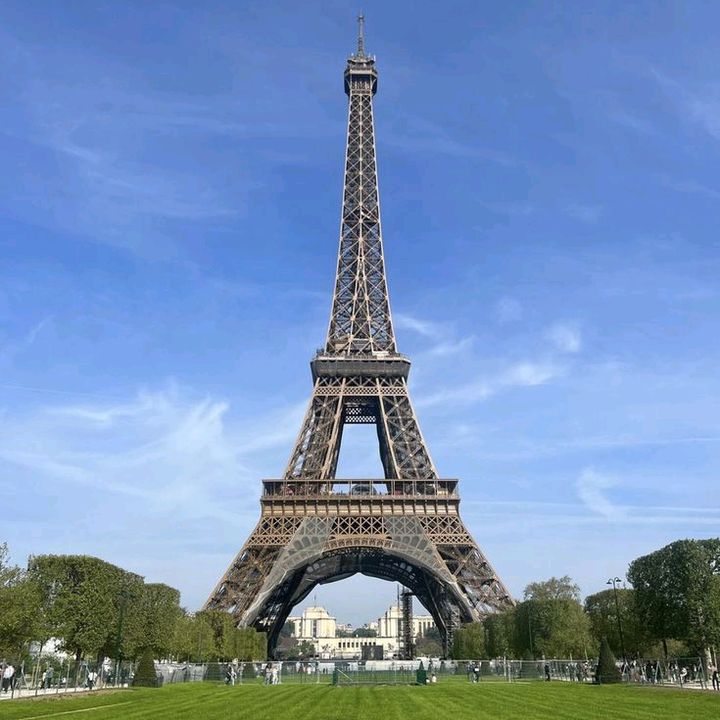 𝑷𝑨𝑹𝑰𝑺