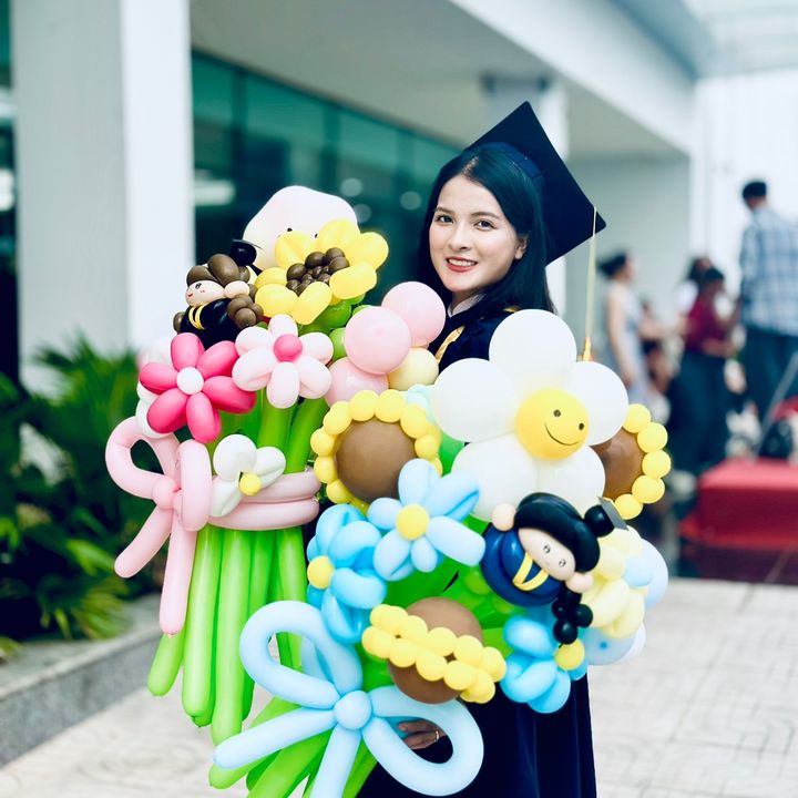 Cô Hương Tiền Tiểu Học Gen Z