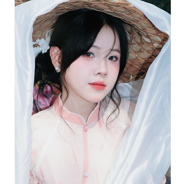 Hai người hai mèo