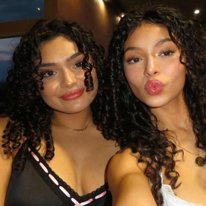 2curlyybitess