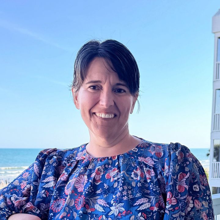 Holly C| GenX UGC Creator