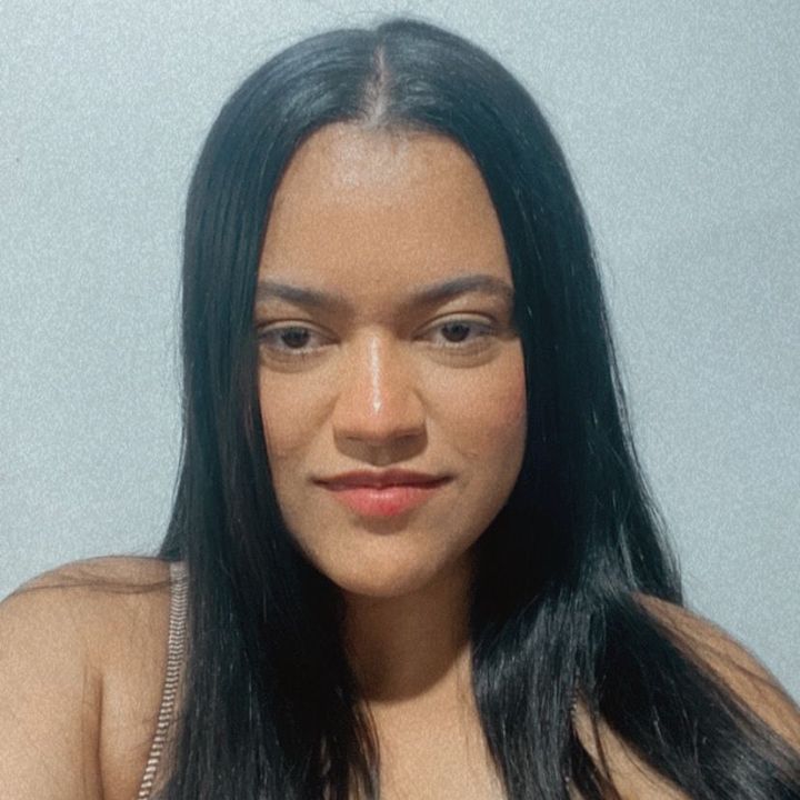 Luciana com L de Linda