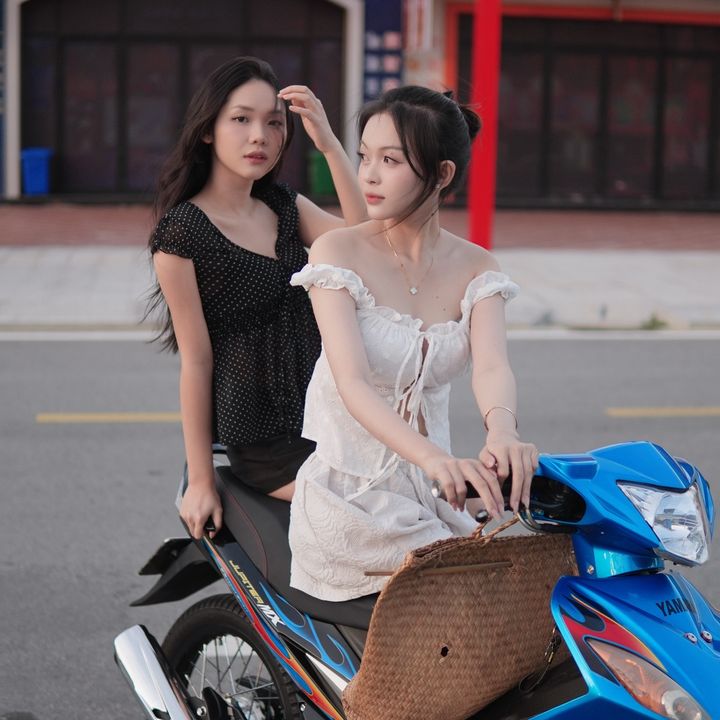 Chị Nghi Em Vy