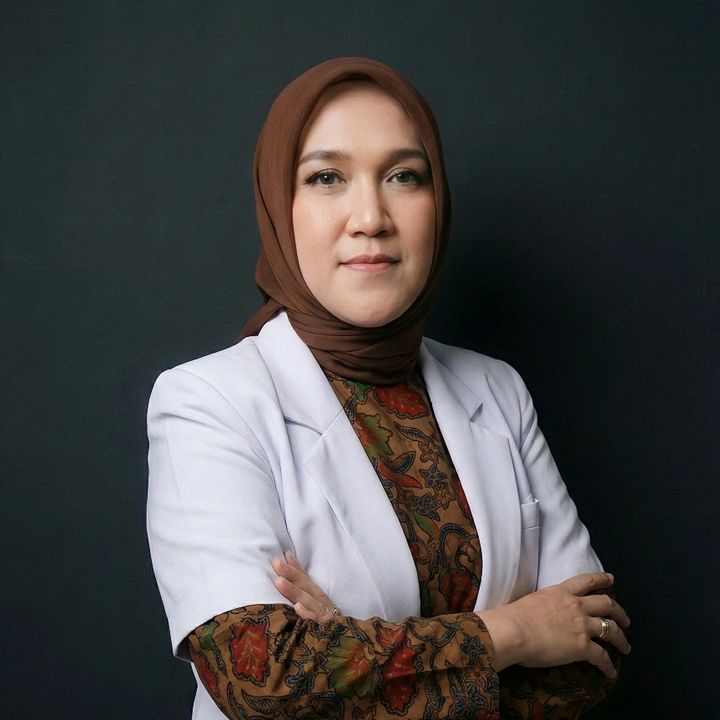dr. Elyna, AAAM, AIFO-K, Akp