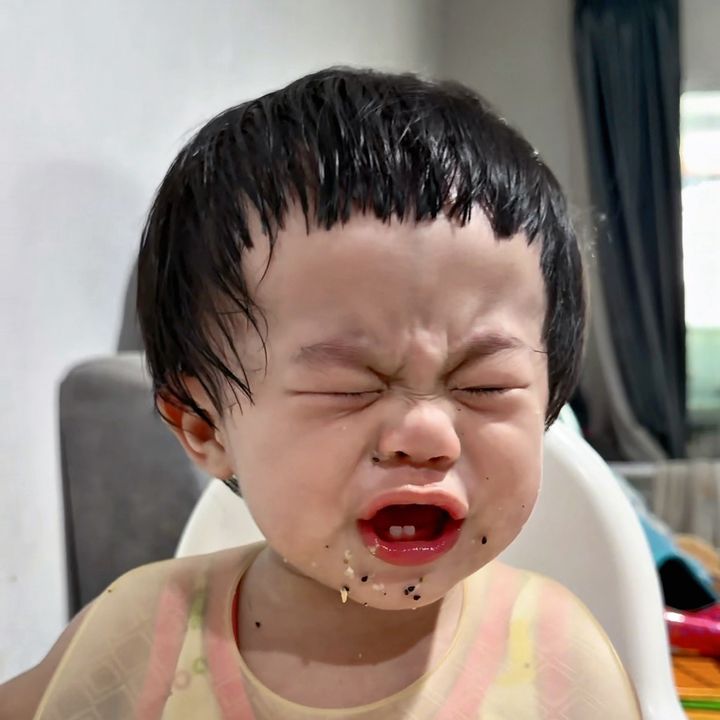 หิรัญกฤษฎิ์กินข้าว