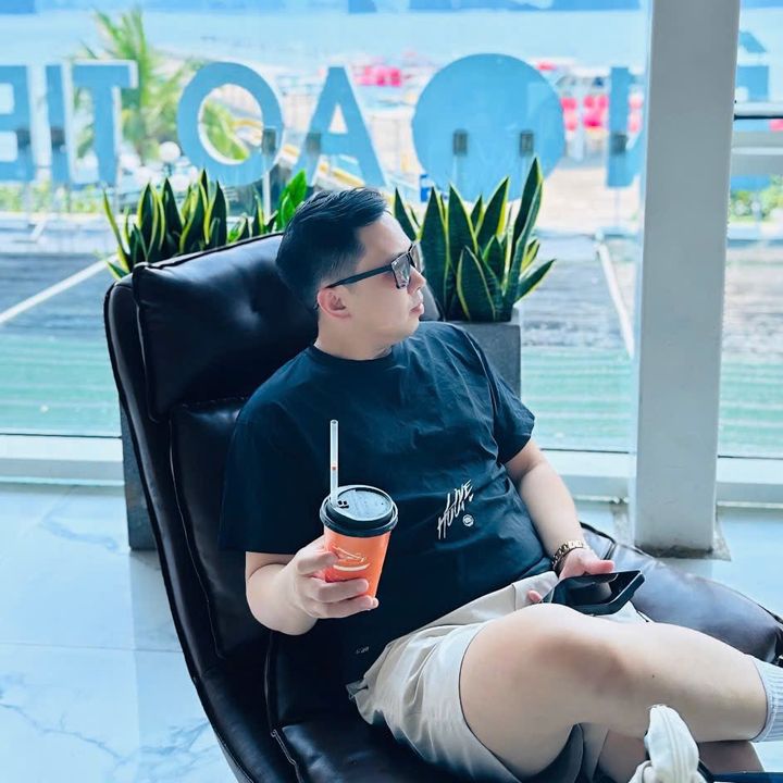 Trường Dép Lào
