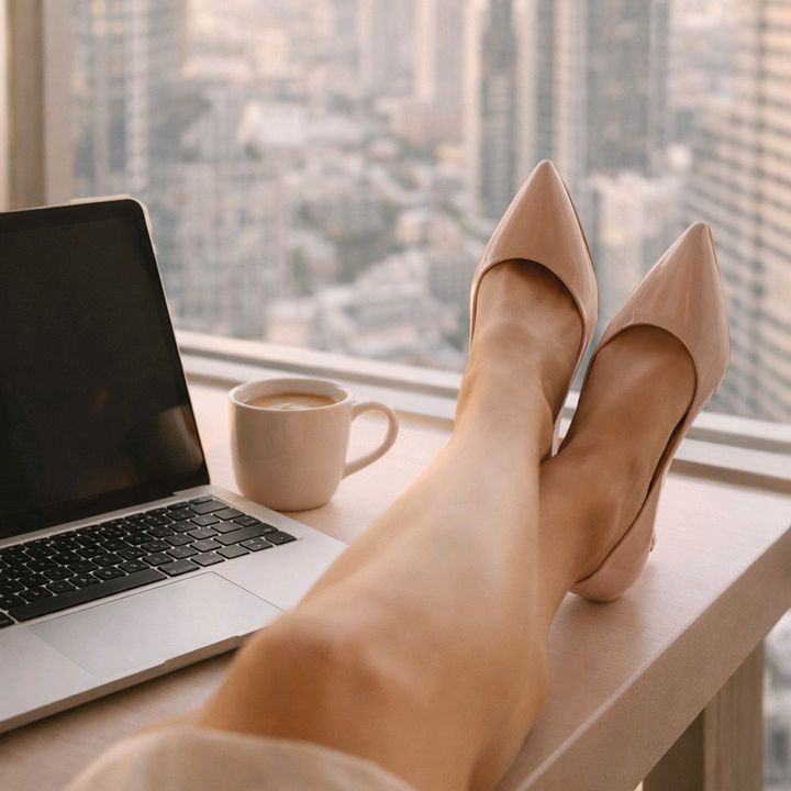 Erin/ Faceless Online Business