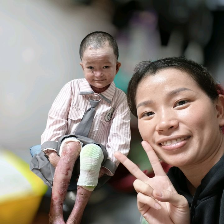 Mẹ và em bé Misa dũng cảm