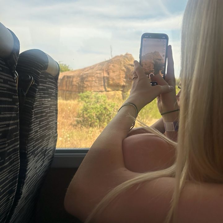 𝐜𝐡𝐚𝐫𝐥𝐨𝐭𝐭𝐞 ☀️