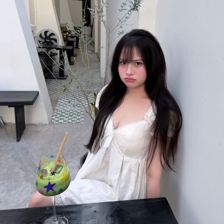 Quyên làm gì đó