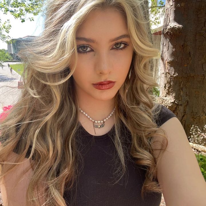 Faithful Scarlett